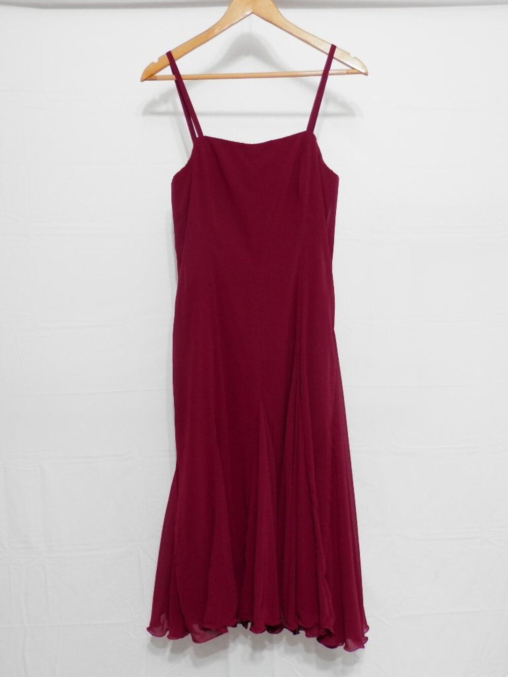 Nicolleta Firenze || Burgundy Spaghetti Strap Ruffled Midi Cocktail Dress